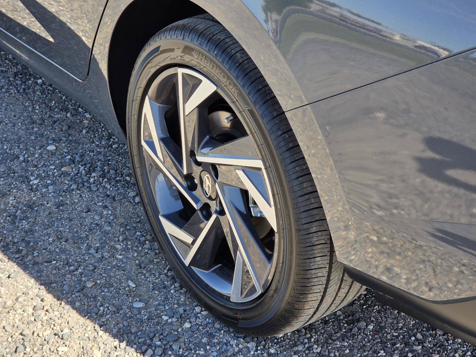 New 2026 Hyundai Elantra Limited FWD image 5