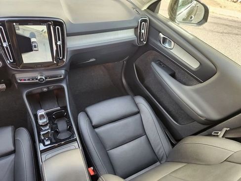 Certified 2025 Volvo XC40 B5 Plus AWD/4WD image 14