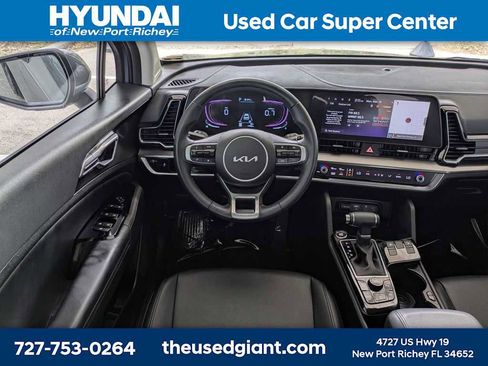 Used 2025 Kia Sportage EX image 18