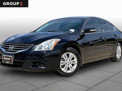 Used 2010 Nissan Altima 2.5 S w/ Convenience Plus Pkg FWD image 1