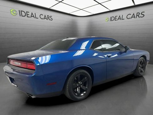 Used 2012 Dodge Challenger SXT RWD image 5