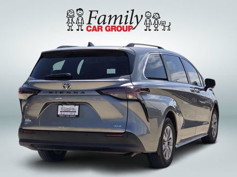 Used 2026 Toyota Sienna XLE FWD image 4
