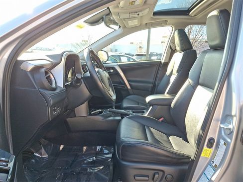 Used 2018 Toyota RAV4 Limited image 13