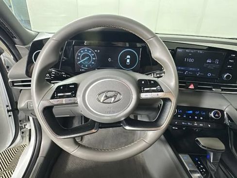 Used 2022 Hyundai Elantra SEL w/ Convenience Package FWD image 14
