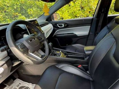 Used 2025 Jeep Compass Limited AWD/4WD image 10