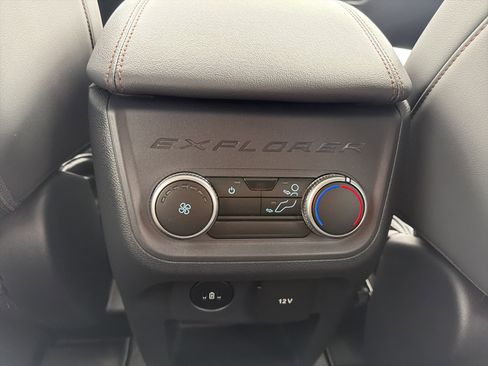 Used 2025 Ford Explorer Active w/ Active Comfort Package image 25