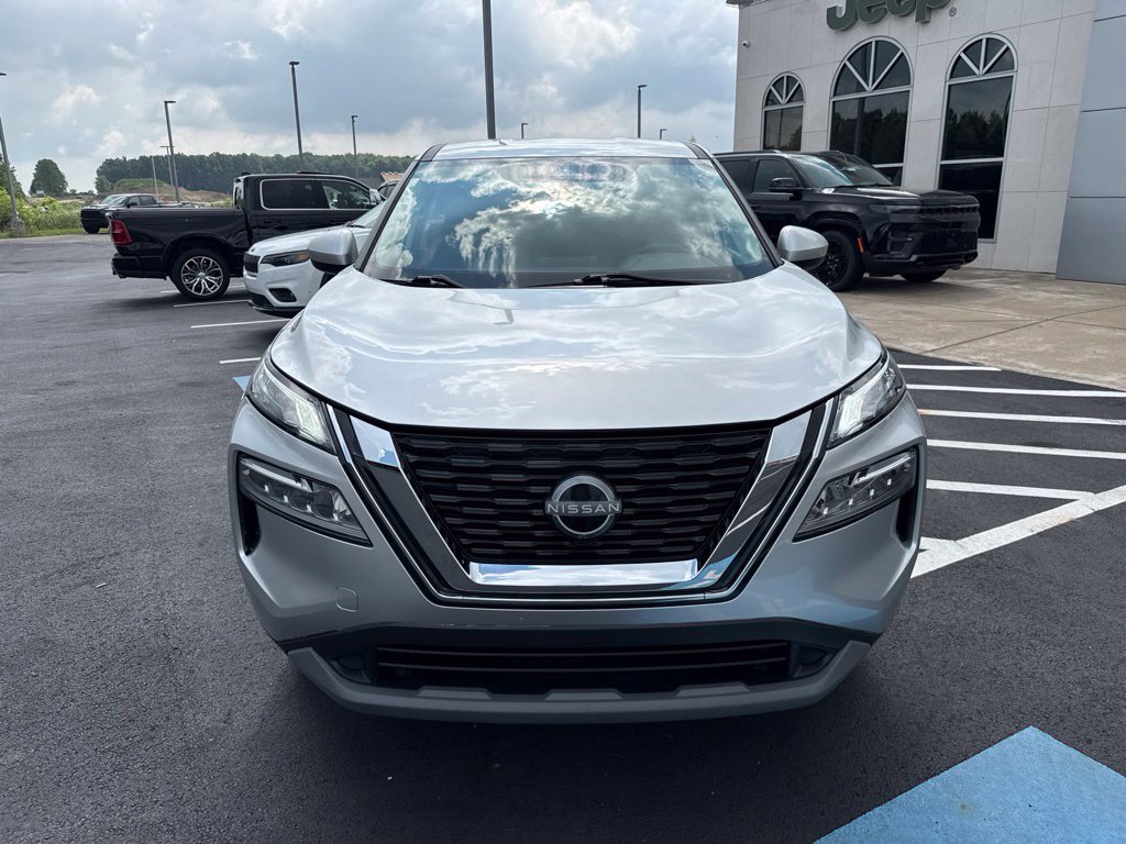 Used 2023 Nissan Rogue SV AWD/4WD image 3