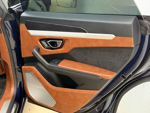 Used 2019 Lamborghini Urus AWD/4WD image 34