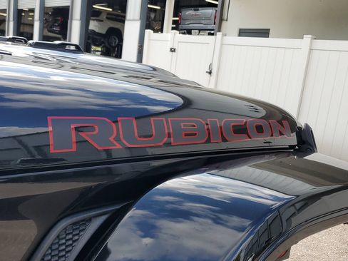 Used 2021 Jeep Gladiator Rubicon w/ Trailer Tow Package AWD/4WD image 7