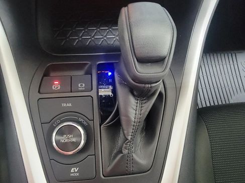 Certified 2023 Toyota RAV4 LE AWD/4WD image 18