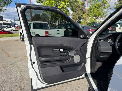 Used 2018 Land Rover Range Rover Evoque SE Premium AWD/4WD image 9