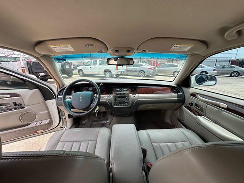 Used 2006 Lincoln Town Car Signature RWD image 31