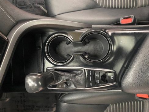 Used 2020 Toyota Camry SE w/ Sunroof Package image 25