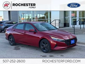 Used 2023 Hyundai Elantra SEL w/ Preferred Accessory Package FWD video 1