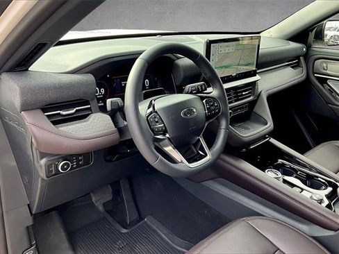 New 2025 Ford Explorer Platinum image 6