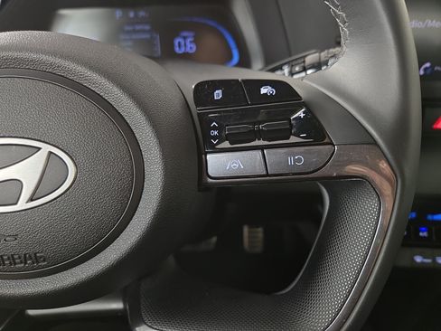 Used 2025 Hyundai Elantra Sport FWD image 16