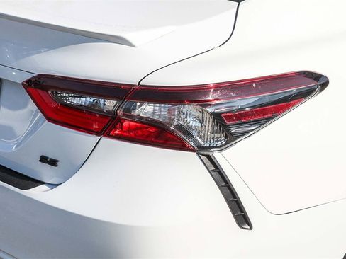 Used 2022 Toyota Camry SE image 11