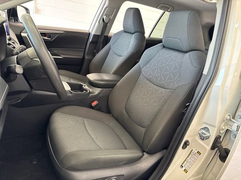 Used 2025 Toyota RAV4 XLE AWD/4WD image 14