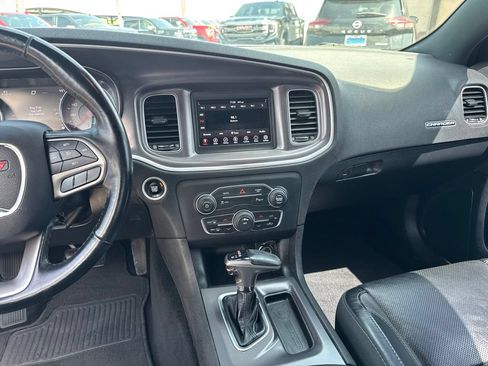Used 2020 Dodge Charger SXT w/ Leather Interior Group RWD image 18