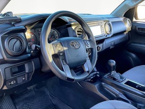 Used 2018 Toyota Tacoma SR image 12