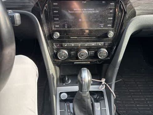 Used 2020 Volkswagen Passat 2.0T R-Line image 22