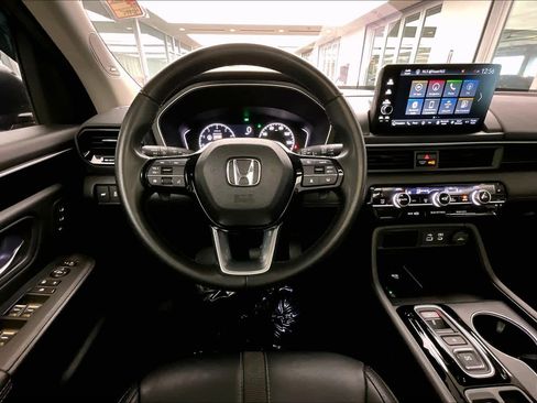 Used 2024 Honda Pilot Touring image 6