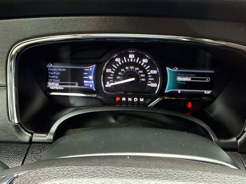 Used 2015 Lincoln Navigator 4WD image 25