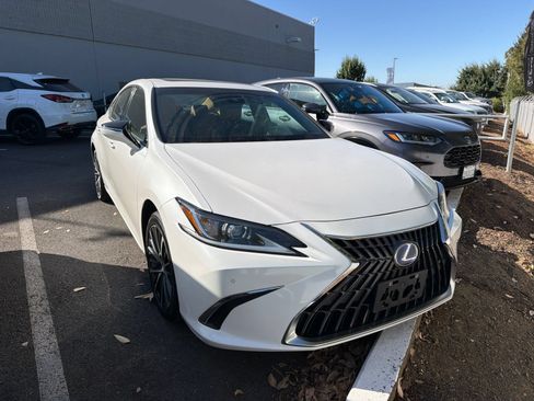 Used 2022 Lexus ES 300h w/ Premium Package FWD image 1