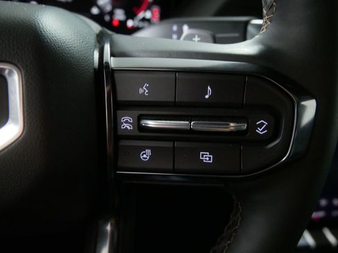 Used 2025 GMC Yukon AT4 AWD/4WD image 29