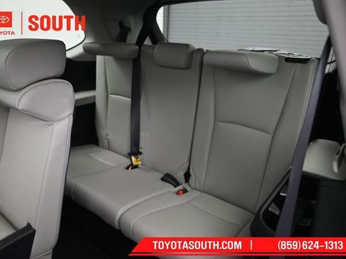 Used 2024 Toyota Grand Highlander AWD image 31