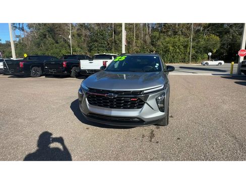 Certified 2025 Chevrolet Trax RS w/ Sunroof Package image 7
