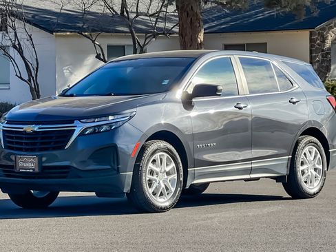 Used 2022 Chevrolet Equinox LS w/ LS Convenience Package image 9