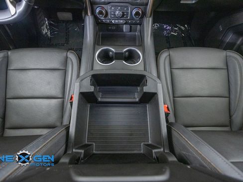 Used 2024 Chevrolet Suburban High Country w/ Advanced Technology Package AWD/4WD image 32