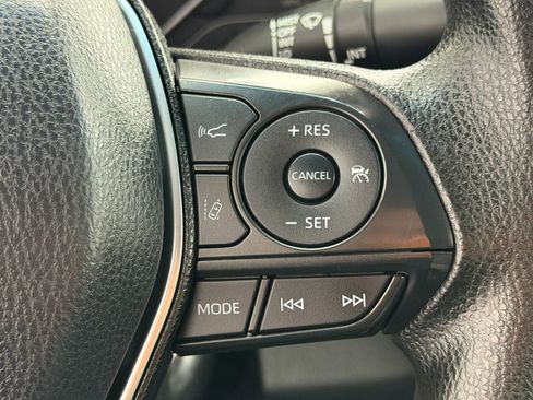 Used 2018 Toyota Camry LE image 20