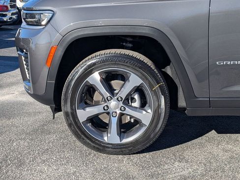 New 2026 Jeep Grand Cherokee Limited RWD image 11
