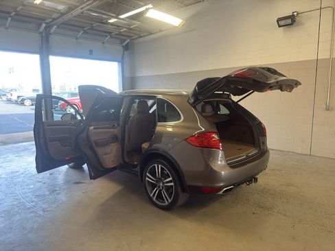 Used 2012 Porsche Cayenne S AWD/4WD image 12