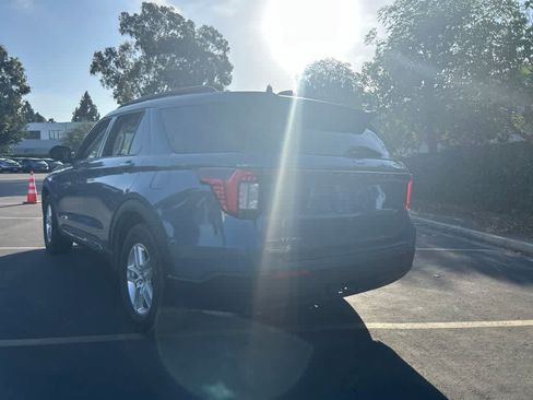 Used 2025 Ford Explorer Active RWD image 3