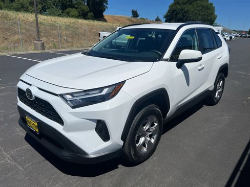 Used 2025 Toyota RAV4 XLE FWD image 5