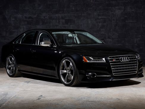 Used 2015 Audi S8 image 2