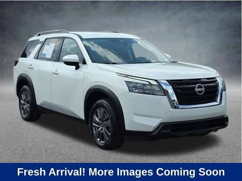 Used 2024 Nissan Pathfinder SV FWD image 1