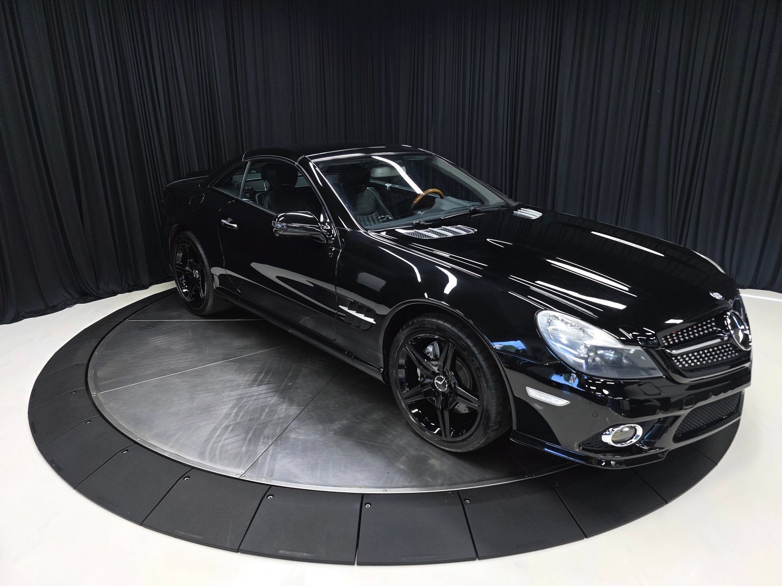 Used 2011 Mercedes-Benz SL 550 image 15