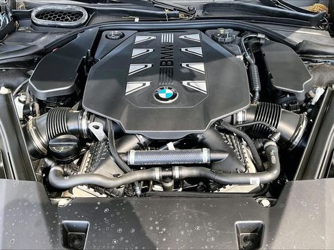 Used 2023 BMW 760i xDrive image 32