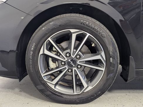 Used 2023 Kia Forte LXS w/ LXS Technology Package FWD image 8