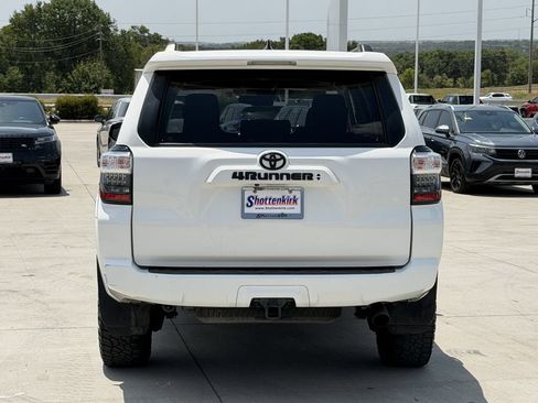 Used 2020 Toyota 4Runner SR5 Premium w/ Moonroof Package AWD/4WD image 5