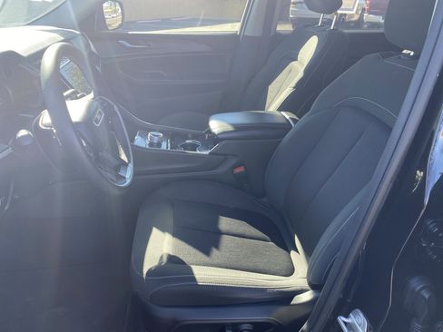 Used 2023 Jeep Grand Cherokee L Laredo image 9