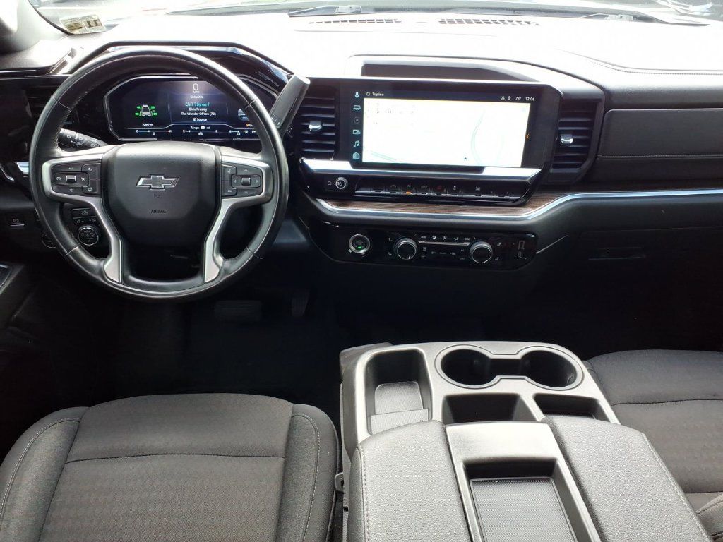 Used 2023 Chevrolet Silverado 1500 RST AWD/4WD image 13