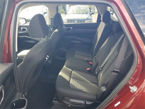 Used 2025 Kia Sorento LX image 10