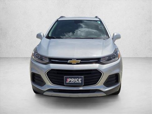 Used 2017 Chevrolet Trax LT w/ LT Convenience Package AWD/4WD image 2