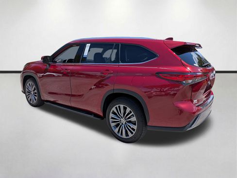 Used 2021 Toyota Highlander Platinum FWD image 6