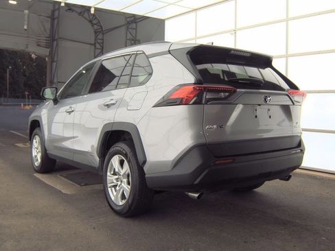 Used 2021 Toyota RAV4 LE AWD/4WD image 3